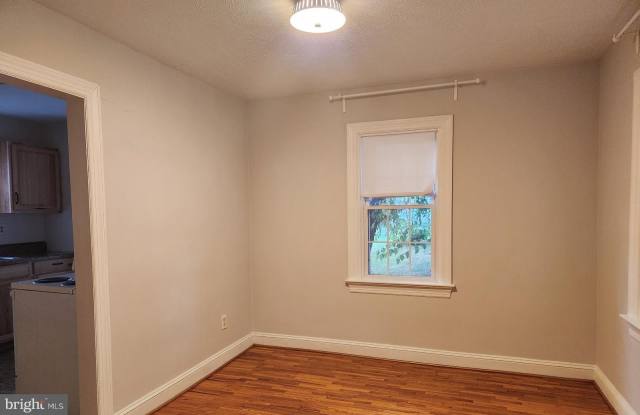 402 KERFOOT Avenue - 402 Kerfoot Avenue, Front Royal, VA 22630