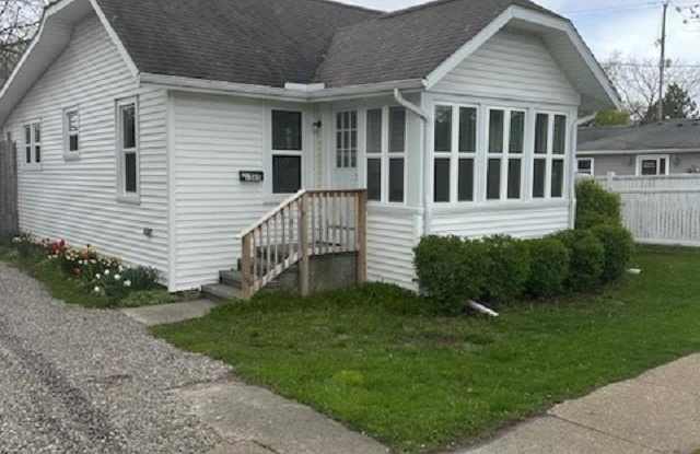 1365 W Maumee - 1365 West Maumee Street, Adrian, MI 49221 1365 W Maumee - 1365 West Maumee Street, Adrian, MI 49221