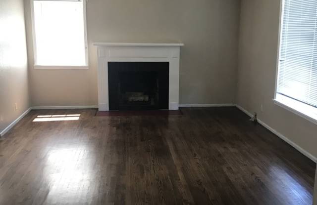 Spacious 2 Bedroom 1 Bath House in Oakland -- Coming Soon !!! Gallery 2