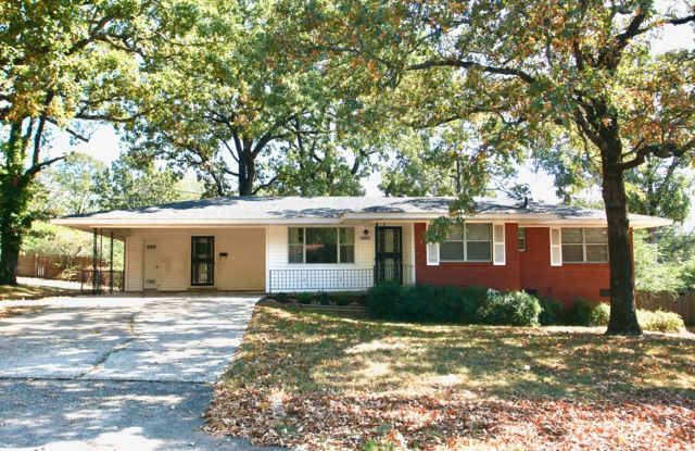 Nice 3 Bedroom 2 Bathroom House located at 6604 Corsica Drive North Little Rock, Arkansas, covering approximately 1486 Square Feet and Minutes away from Indian Hills Elementary School Gallery 1