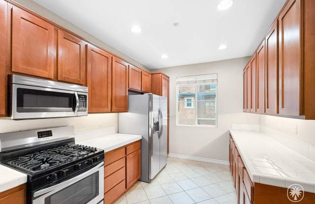 Beautiful 4B/4BA Home w/ Canyon Views  Great Layout! - 1604 Yellow Pine Place, Chula Vista, CA 91915