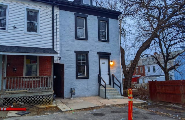 245 E FRANKLIN WAY - 245 Franklin Way, York, PA 17403