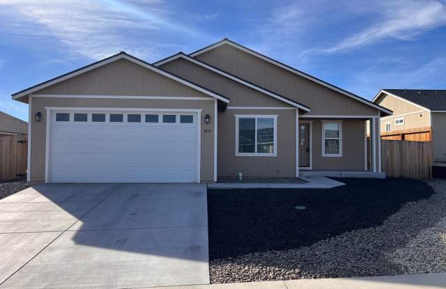 ~~Newer 3 BEDROOM Fernley Home~~ - 4575 Rutledge Street, Fernley, NV 89408