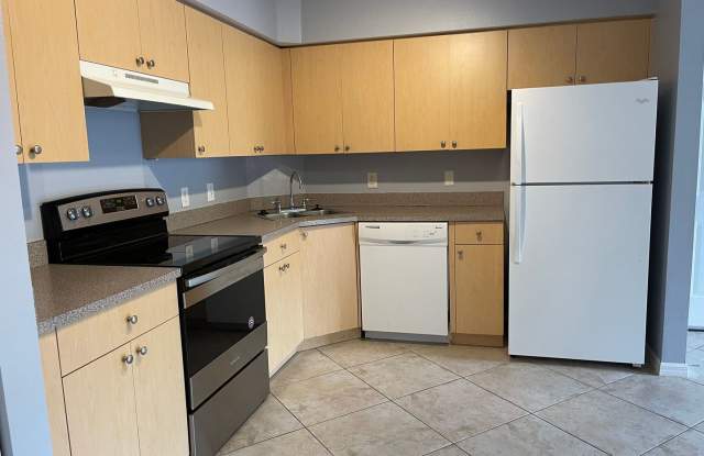 ANNUAL RENTAL - SANCTUARY-IMPERIAL RIVER 1 BED/1 BATH photos photos