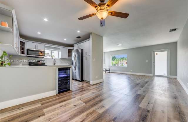 2363 SW 21st Ter photos photos