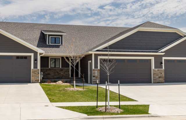 2487 Hadley Hills - 2487 Hadley Hills Drive Northeast, Rochester, MN 55906