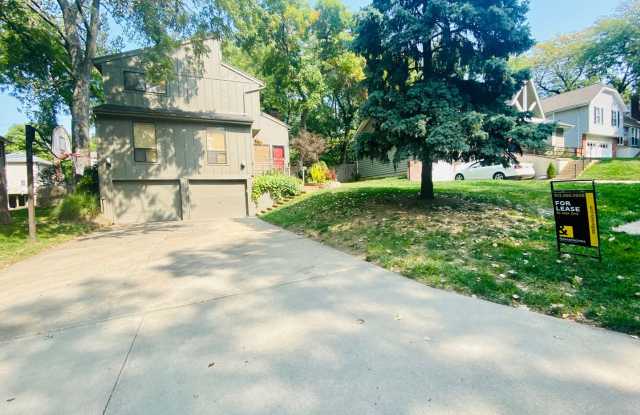 {13042} Contemporary in Lenexa + Fenced Yard + ALL Appliances Included photos photos