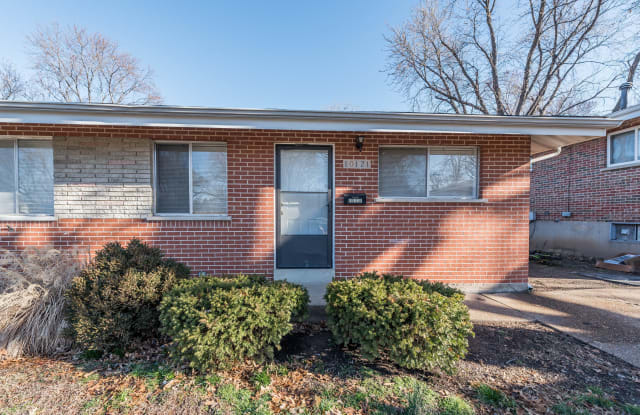 10121 Douglas Court - 10121 Douglas Ct, St. Ann, MO 63074