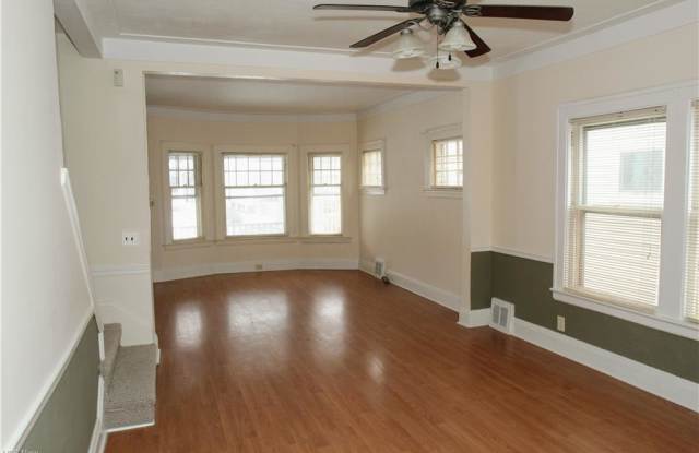 1205 Saint Charles Ave Gallery 3