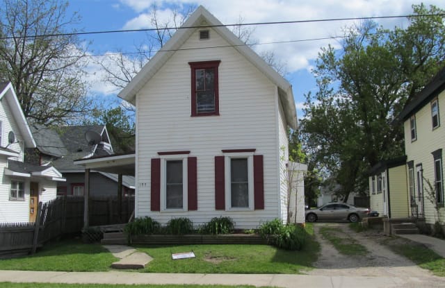 105 Woodward #B photos photos