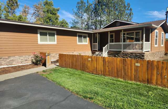 Spacious 4 Bed, 2 Bath Home with Resort Style Amenities! Gallery 1
