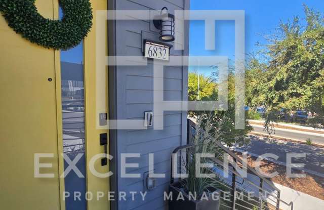 6 Years New - Beautiful Townhouse With 3/3 with 2 Master Suites, Open Floor Plan, Attached 2 Car Garage - Dogs Negotiable! photos photos