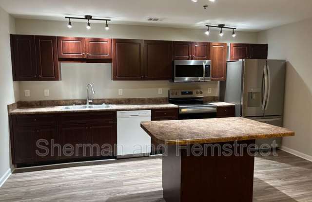 3301 London Court, Apt 104 Gallery 2