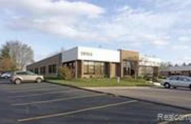 28124 ORCHARD LAKE Road Gallery 2