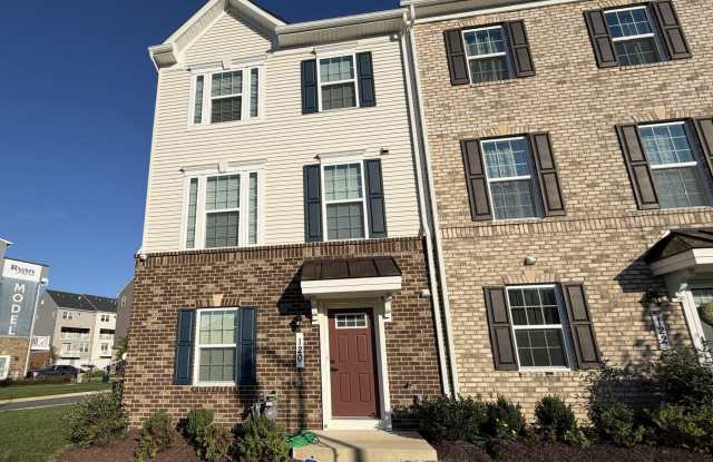 120 SUMMIT POINT Boulevard Gallery 1