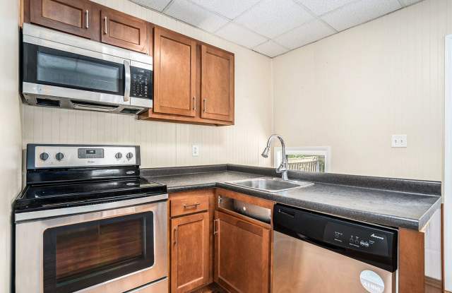 $1399 Eastwood 2-Bed/1-Bath Ranch, Basement, Large, Fenced yard - Ask about our no security deposit option! Gallery 3