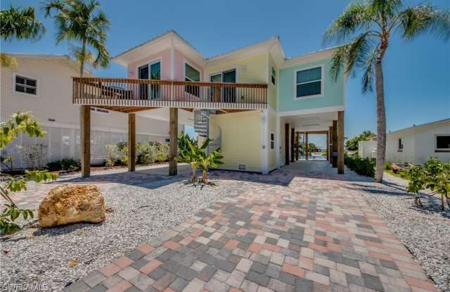 2579 Third Street photos photos