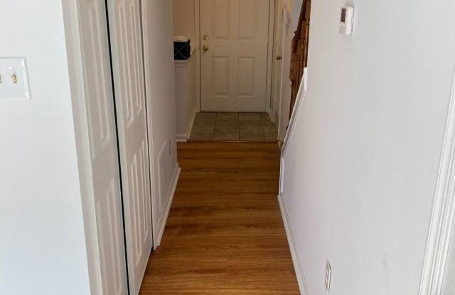 517 KINGDOM Court Gallery 2