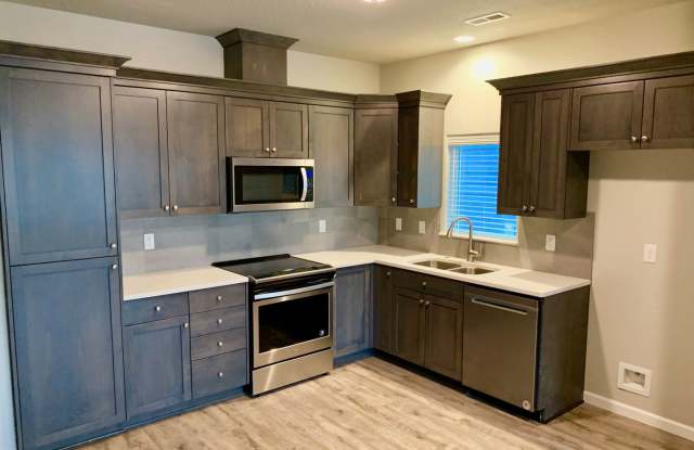 3bed 2.5 bath close to river Gallery 3