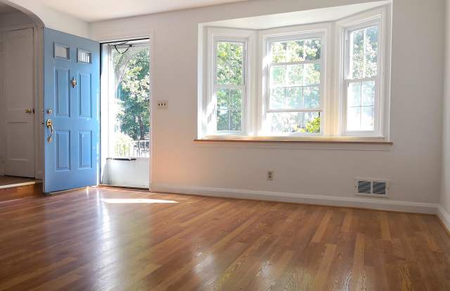 218 STEVENSON LANE Gallery 2