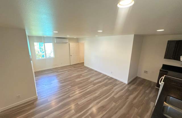 Nicely Updated 3bd/1ba. Move in ready + Washer/Dryer hook ups :) Gallery 4