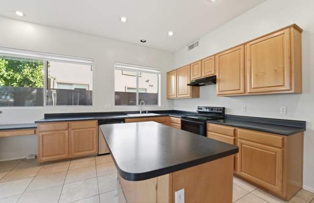 Beautiful Single-Level Home with Private Pool – Prime Arrowhead Location! Gallery 1