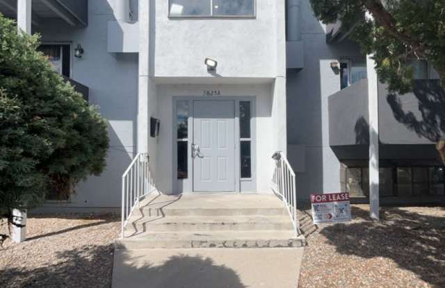 2-bedroom, 1-bathroom home located in the vibrant city of Albuquerque Gallery 1