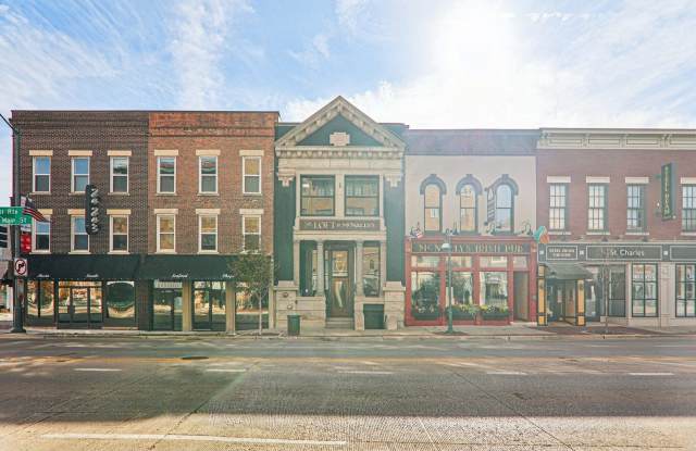 107 W Main Street - 107 West Main Street, St. Charles, IL 60174