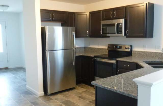 Luxury Corner Townhome with First Floor Master! Gallery 4