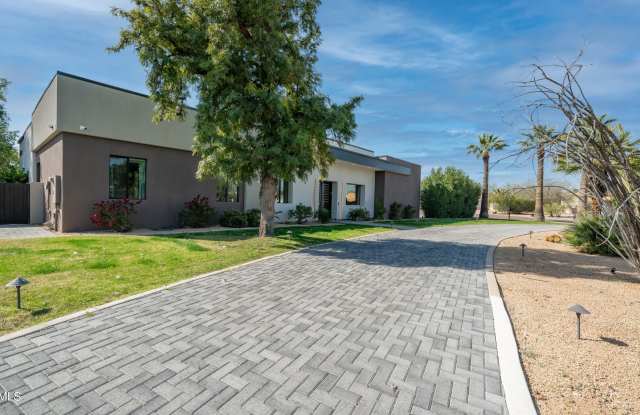 7417 E Paradise Drive Gallery 3