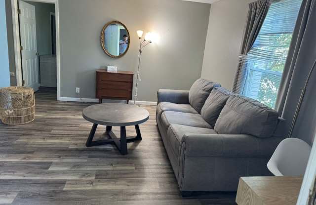 Charming 1BR Duplex in Saint Louis photos photos