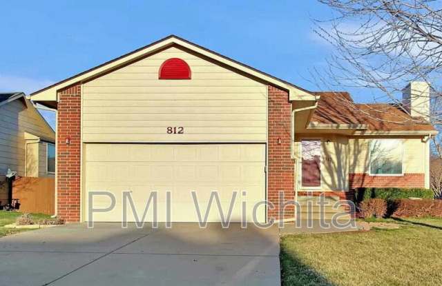 812 S Red Oaks Cir - 812 South Red Oaks Circle, Wichita, KS 67207