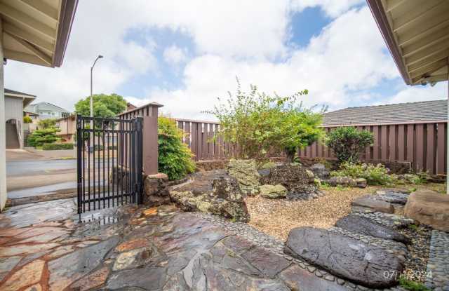 5BD 3BA 2CAR GARAGE House in AIEA Gallery 3
