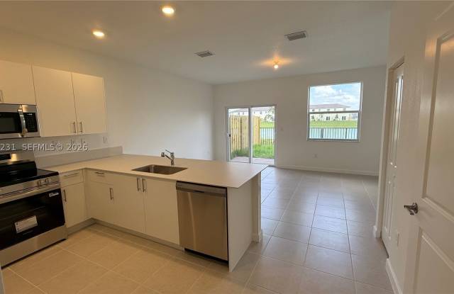 2792 SE 26th Ave photos photos