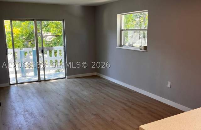 7820 NE Bayshore Ct Gallery 4