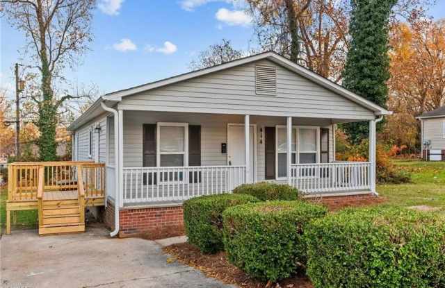 Greensboro 3 Bedroom, 1.5 Bathroom close to downtown Gallery 4