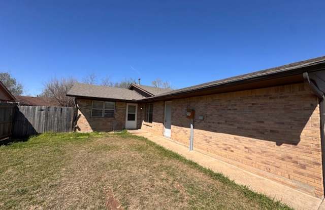 2 bed, 1 bath, 1 car garage duplex with 2 car driveway for rent in southwest OKC near SW 89th and May! photos photos