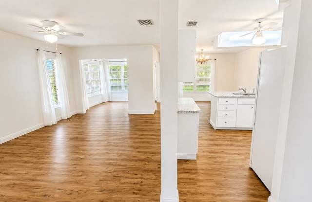 Annual unfurnished   **55+**     2/2 villa downtown Sarasota Gallery 4