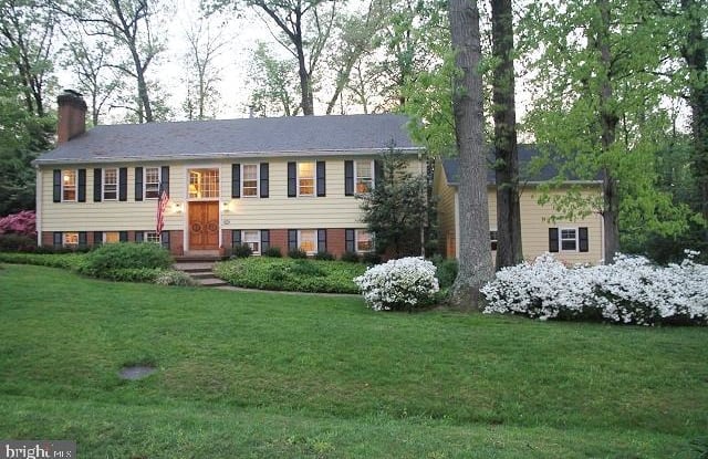 2410 BEEKAY COURT - 2410 Beekay Court, Oakton, VA 22181