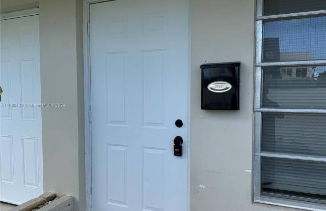 517 SW 10th St - 517 Southwest 10th Street, Hallandale Beach, FL 33009