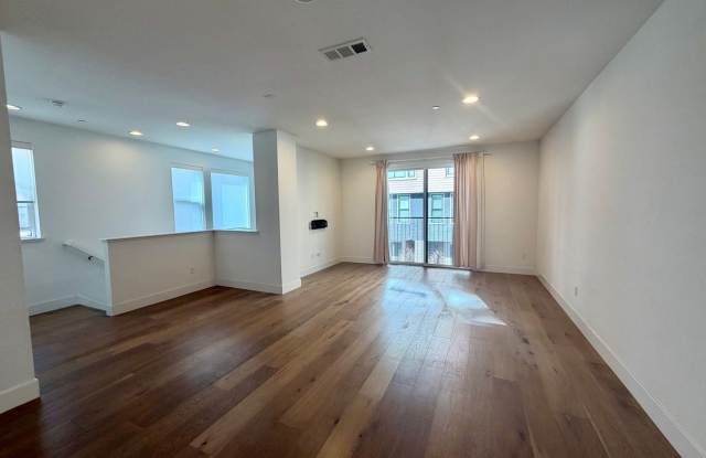 Downtown 3 Bedroom 3 bath in Fremont! Gallery 3