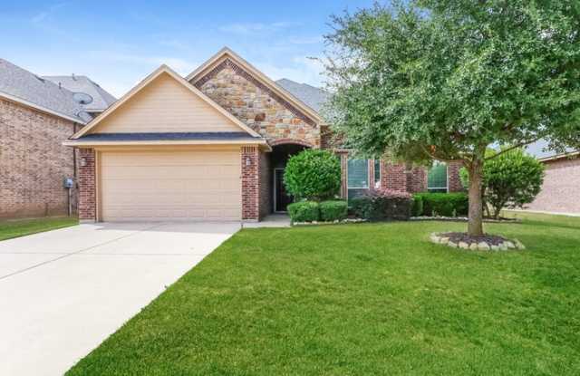 339 Tioga Street - 339 Tioga Street, Burleson, TX 76028