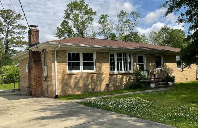 Adorable 3 bedroom 2 bath home located just off Richlands Highway. photos photos