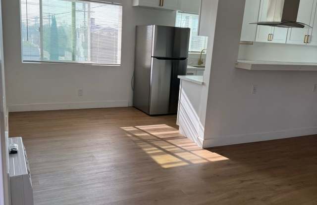 8241 Whitsett Ave photos photos