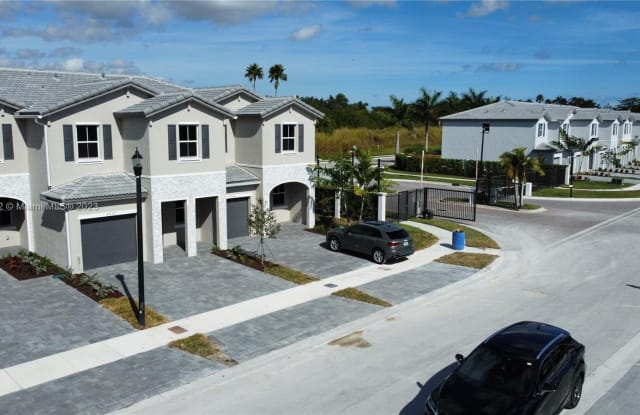 2629 Southeast 10th Street - 2629 Southeast 10th Street, Homestead, FL 33035