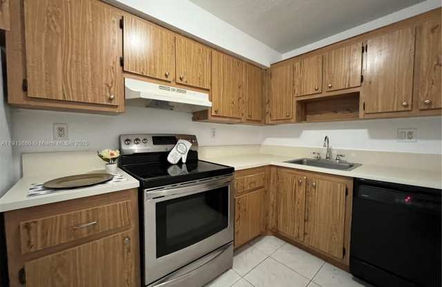 3720 N Pine Island Rd photos photos