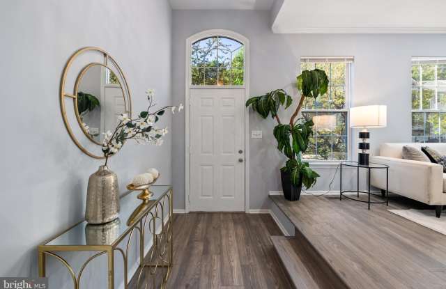 5543 JOWETT COURT Gallery 4