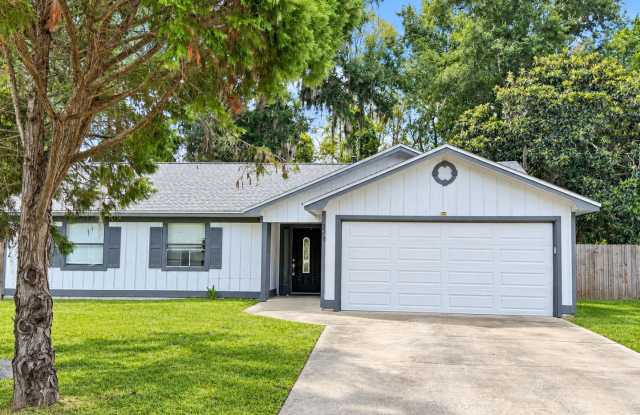 3/2 Fenced in yard, meow and woof friendly! photos photos