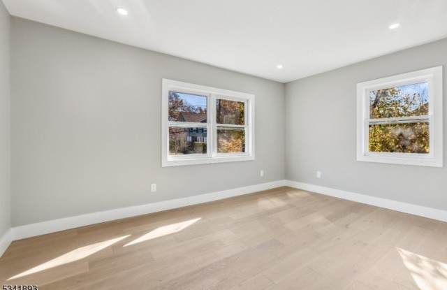 98 Cumberland Ave - 98 Cumberland Avenue, Verona, NJ 07044