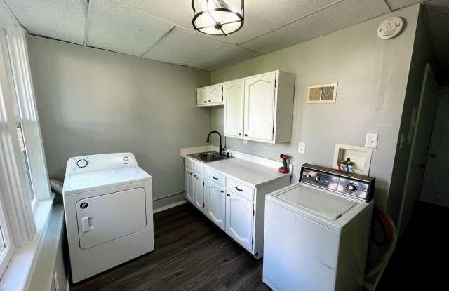 5 bed 2 bath - all updated South Oakland, central air, in house laundry photos photos 5 bed 2 bath - all updated South Oakland, central air, in house laundry photos photos